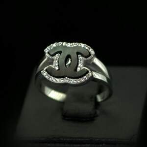 Срібна каблучка 925 проби 4,36 г з чорним Перламутром та цирконами 1,6 карат