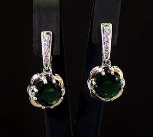 Серебряные серьги 925 пробы с позолотой 375 пробы 7,95 г с цирконами 13,3 карат Серебряные серьги 925 пробы с позолотой 375 пробы 7,95 г с цирконами 13,3 карат