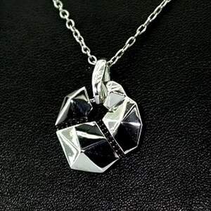 Срібна підвіска 925 проби 2,25 г з чорними цирконами 0,15 карат