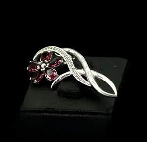 Срібна брошка 925 проби 3,98 г з рожевими альпінітами та цирконами 1,96 карат