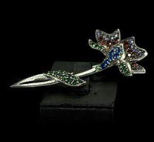 Срібна брошка 925 проби 10,35  г з кольоровими цирконами 3,55  карат