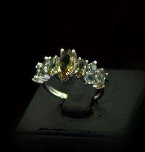 Срібна каблучка 925 проби 2,5 г з турецькими Султанітами класу АААА 2,7 карат