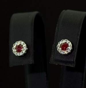 Серебряные серьги 925 пробы 1,61 г с Рубінами АААА и фианитами 0,63 карат Серебряные серьги 925 пробы 1,61 г с Рубінами АААА и фианитами 0,63 карат