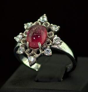 Серебряное кольцо 925 пробы 4,17 г с Рубіном АААА и фианитами 3,38 карат Серебряное кольцо 925 пробы 4,17 г с Рубіном АААА и фианитами 3,38 карат