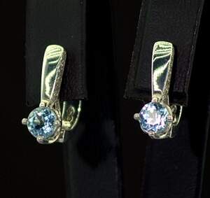 Серебряные серьги 925 пробы 3,53 г с голубыми Топазами и фианитами 1,9 карат Серебряные серьги 925 пробы 3,53 г с голубыми Топазами и фианитами 1,9 карат