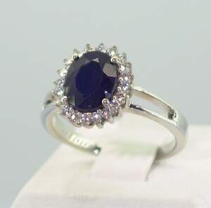 Серебряное кольцо 925 пробы 3,88 гр. с голубым шри-ланкийским Сапфиром класса АААА и топазами из США 4,2 карат Серебряное кольцо 925 пробы 3,88 гр. с голубым шри-ланкийским Сапфиром класса АААА и топазами из США 4,2 карат