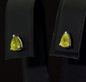 Серебряные серьги 925 пробы 0,79 гр. с норвежскими Сфенами класса АААА и топазами из США 0,52 карат Серебряные серьги 925 пробы 0,79 гр. с норвежскими Сфенами класса АААА и топазами из США 0,52 карат