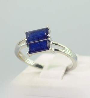 Серебряное кольцо 925 пробы 2,69 гр. с голубыми шри-ланкийскими Сапфирами класса АААА 2,5 карат Серебряное кольцо 925 пробы 2,69 гр. с голубыми шри-ланкийскими Сапфирами класса АААА 2,5 карат