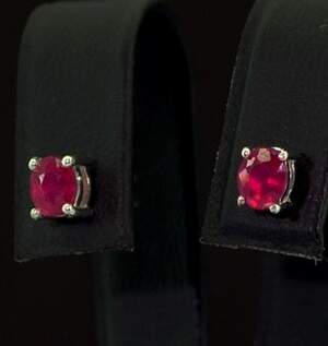 Серебряные серьги 925 пробы 1,2 гр. с африканскими Роял рубинами класса AAAA 1,1 карат Серебряные серьги 925 пробы 1,2 гр. с африканскими Роял рубинами класса AAAA 1,1 карат