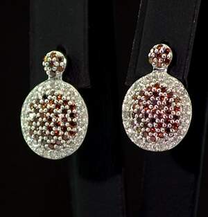 Серебряные серьги 925 пробы 3,71 гр. с красными австралийскими бриллиантами VVS1 1,07 карат Серебряные серьги 925 пробы 3,71 гр. с красными австралийскими бриллиантами VVS1 1,07 карат
