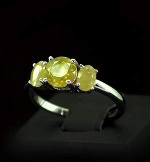 Серебряное кольцо 925 пробы 3,27 гр. с норвежским Сфеном класса АААА 2,75 карат Серебряное кольцо 925 пробы 3,27 гр. с норвежским Сфеном класса АААА 2,75 карат
