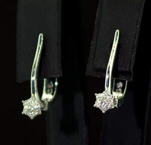Серебряные серьги 925 пробы 2,36 г с Муассанітами Кр 57 D/VVS1 0.11 карат Серебряные серьги 925 пробы 2,36 г с Муассанітами Кр 57 D/VVS1 0.11 карат