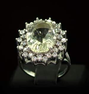 Серебряное кольцо 925 пробы 7,34 г с лимонным Кварцем и фианитами 11,27 карат Серебряное кольцо 925 пробы 7,34 г с лимонным Кварцем и фианитами 11,27 карат