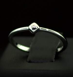 Серебряное кольцо 925 пробы 1,04 г с Діамантом Кр 57 D/VVS1 0,01 карат Серебряное кольцо 925 пробы 1,04 г с Діамантом Кр 57 D/VVS1 0,01 карат