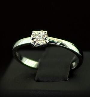 Серебряное кольцо 925 пробы 1,51 г с Діамантом Кр 57 D/VVS1 0,01 карат Серебряное кольцо 925 пробы 1,51 г с Діамантом Кр 57 D/VVS1 0,01 карат