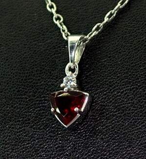 Срібна підвіска 925 проби 1,38 г з Гранатом та фіанітом 1,52 карат