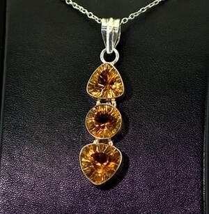 Підвіска у срібному покритті з Імператорськими топазами 8,72 г Підвіска у срібному покритті з Імператорськими топазами 8,72 г