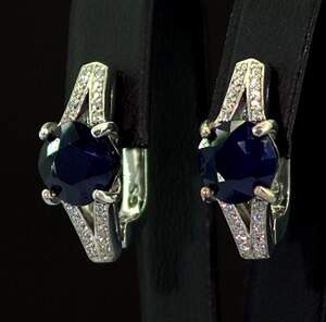 Срібні сережки 925 проби 8,46 г з шрі-ланкійськими Сапфірами АААА та фіанітами 8,17 карат Срібні сережки 925 проби 8,46 г з шрі-ланкійськими Сапфірами АААА та фіанітами 8,17 карат