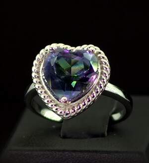 Срібна каблучка 925 проби 5,3 г з містичним фіанітом 1,8 карат Срібна каблучка 925 проби 5,3 г з містичним фіанітом 1,8 карат