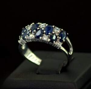 Срібна каблучка 925 проби 3,16 г шрі-ланкійськими Сапфірами та фіанітами 2,27 карат Срібна каблучка 925 проби 3,16 г шрі-ланкійськими Сапфірами та фіанітами 2,27 карат
