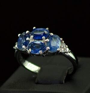 Срібна каблучка 925 проби 3,23 г з Кіанітами та фіанітами 2,68 карат Срібна каблучка 925 проби 3,23 г з Кіанітами та фіанітами 2,68 карат