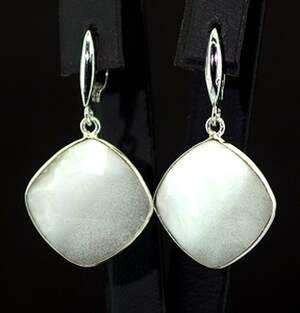 Сережки у срібному покритті зі сніжними Агатами 6,26 г Сережки у срібному покритті зі сніжними Агатами 6,26 г