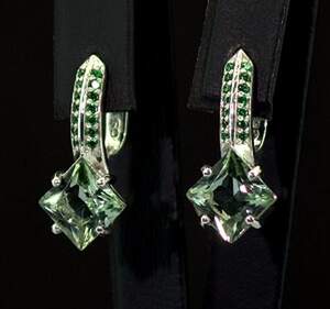 Срібні сережки 925 проби 5,43 з зеленими Кварцами та фіанітами 3,45 карат Срібні сережки 925 проби 5,43 з зеленими Кварцами та фіанітами 3,45 карат