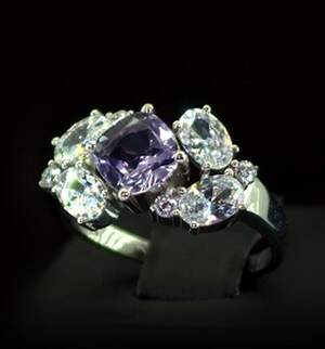 Срібна каблучка 925 проби 3,81 г з бразильським Аметистом та фіанітами 4,83 карат Срібна каблучка 925 проби 3,81 г з бразильським Аметистом та фіанітами 4,83 карат