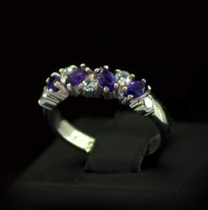 Срібна каблучка 925 проби 3,05 г з африканськими Аметистами та фіанітами 1,1 карат