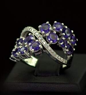Срібна каблучка 925 проби 4,4 г з африканськими Аметистами та фіанітами 3,22 карат