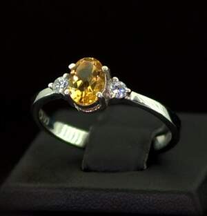 Срібна каблучка 925 проби 2,15 г з Цитрином зі США та фіанітами 0,93 карат