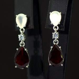 Срібні сережки 925 проби 5,11 г з Гранатами, білими Оніксами та фіанітами 8,62 карат Срібні сережки 925 проби 5,11 г з Гранатами, білими Оніксами та фіанітами 8,62 карат