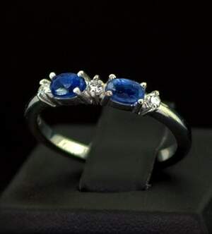Срібна каблучка 925 проби 2,5 г з Кіанітами та цирконами 0,84 карат