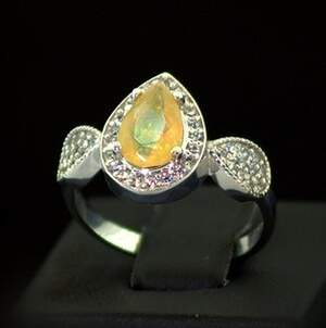 Срібна каблучка 925 проби 3,4 г з австралійським Опалом АААА та фіанітами 1,49 карат