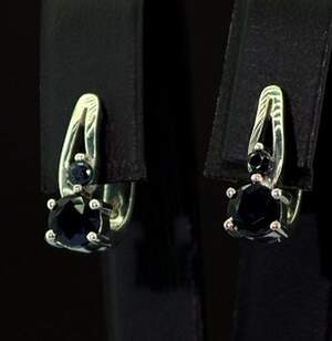 Срібні сережки 925 проби 3,31 г з шрі-ланкійськими Сапфірами АААА 1,36 карат Срібні сережки 925 проби 3,31 г з шрі-ланкійськими Сапфірами АААА 1,36 карат