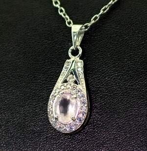 Срібна підвіска 925 проби 2,58 г з рожевим Кварцем та фіанітами 1,94 карат Срібна підвіска 925 проби 2,58 г з рожевим Кварцем та фіанітами 1,94 карат