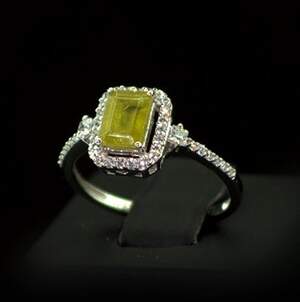 Срібна каблучка 925 проби 2,45 г з норвезьким Сфеном класу АААА та топазами зі США 1,93 карат