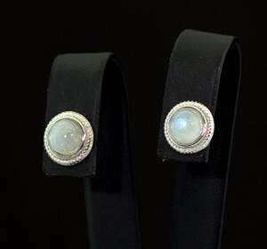 Срібні сережки 925 проби 2,04 г з каменем Місяця 2,6 карат Срібні сережки 925 проби 2,04 г з каменем Місяця 2,6 карат