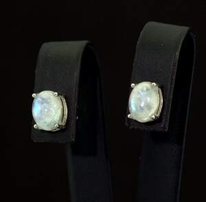 Срібні сережки 925 проби 1,53 г з каменем Місяця 1,6 карат Срібні сережки 925 проби 1,53 г з каменем Місяця 1,6 карат