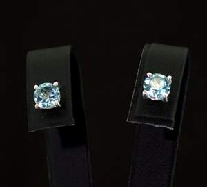 Срібні сережки 925 проби 1.71 г з блакитними Топазами 2 карат Срібні сережки 925 проби 1.71 г з блакитними Топазами 2 карат