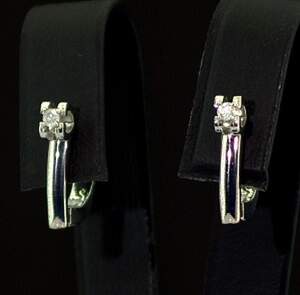 Срібні сережки 925 проби 2,35 г з Діамантами Кр 57 4/5 0,07 карат Срібні сережки 925 проби 2,35 г з Діамантами Кр 57 4/5 0,07 карат