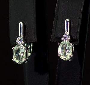 Срібні сережки 925 проби 3,19 г з зеленими Кварцами та фіанітами 1,61 карат Срібні сережки 925 проби 3,19 г з зеленими Кварцами та фіанітами 1,61 карат