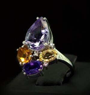 Срібна каблучка 925 проби 4,35 г з Аметистами, цитринами та фіанітами 4,62 карат Срібна каблучка 925 проби 4,35 г з Аметистами, цитринами та фіанітами 4,62 карат