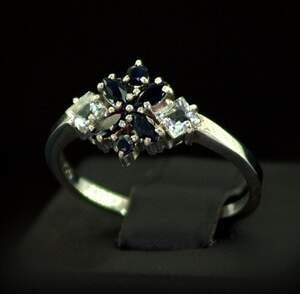 Срібна каблучка 925 проби 2,28 г з Сапфірами класу АААА та аквамаринами 0,8 карат Срібна каблучка 925 проби 2,28 г з Сапфірами класу АААА та аквамаринами 0,8 карат