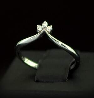 Срібна каблучка 925 проби 1,04 г з Діамантами Кр 57 D/VVS1 0,04 карат Срібна каблучка 925 проби 1,04 г з Діамантами Кр 57 D/VVS1 0,04 карат