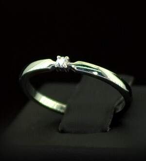 Срібна каблучка 925 проби 1,43 г з Діамантом Кр 57 D/VVS1 0,03 карат Срібна каблучка 925 проби 1,43 г з Діамантом Кр 57 D/VVS1 0,03 карат