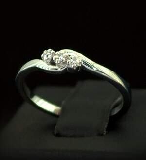 Срібна каблучка 925 проби 1,54 г з Діамантами Кр 57 D/VVS1 0,02 карат Срібна каблучка 925 проби 1,54 г з Діамантами Кр 57 D/VVS1 0,02 карат