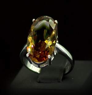 Серебряное кольцо 925 пробы 5,65 г с турецким Султанітом класса АААА 7,41 карат Серебряное кольцо 925 пробы 5,65 г с турецким Султанітом класса АААА 7,41 карат