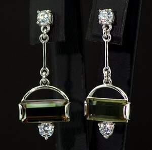 Срібні сережки 925 проби 4,7 г з турецькими султанітами класу АААА та цирконами 6,5 карат Срібні сережки 925 проби 4,7 г з турецькими султанітами класу АААА та цирконами 6,5 карат