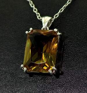 Срібна підвіска 925 проби 7,82 г з турецьким Султанітом класу АААА 17,25 карат Срібна підвіска 925 проби 7,82 г з турецьким Султанітом класу АААА 17,25 карат